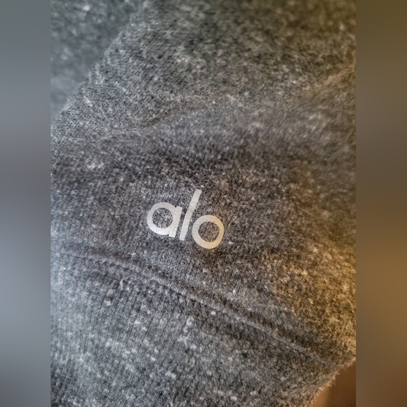 ALO Yoga Downtown Long Sleeve - Picture 2 of 6